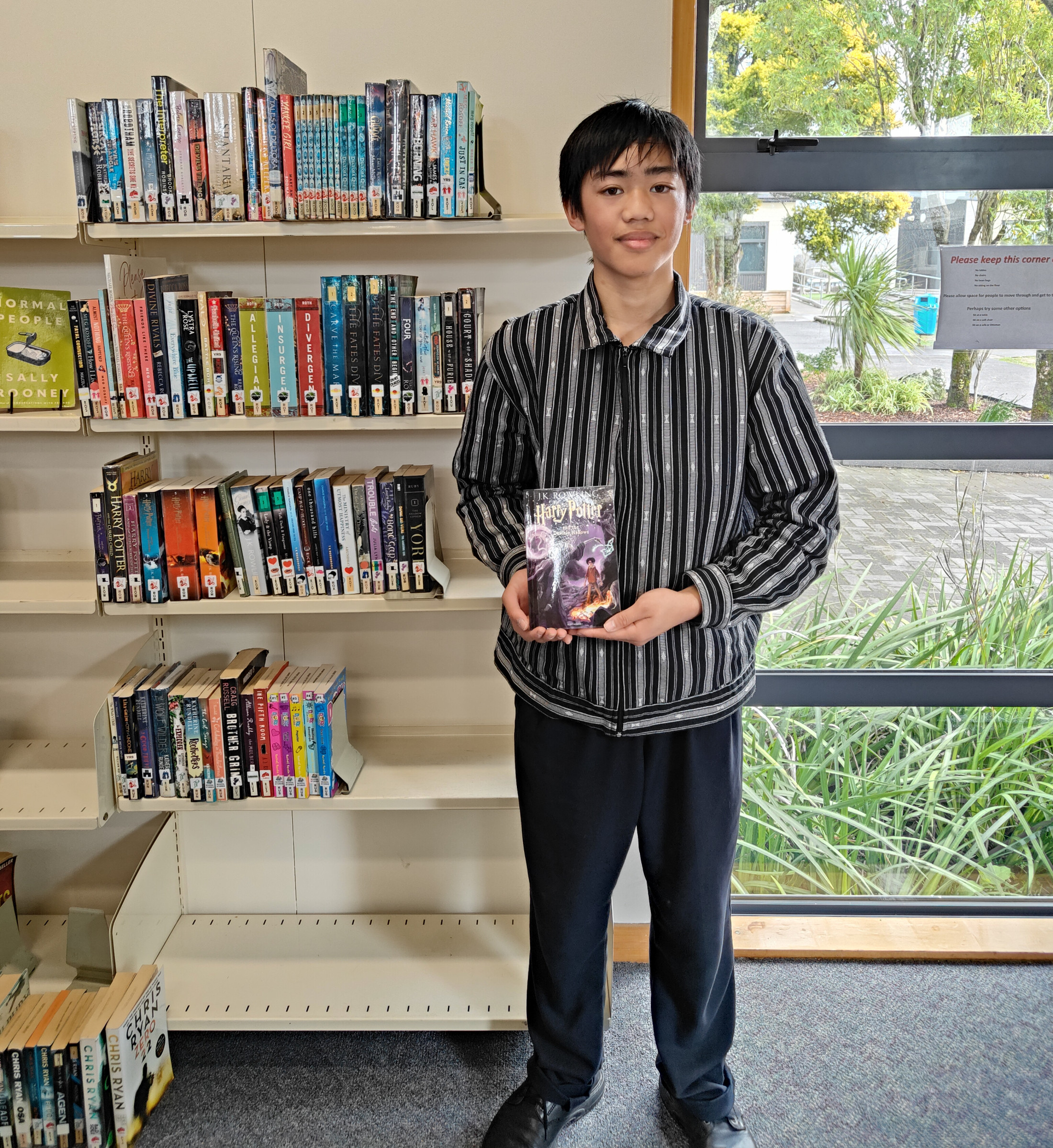 Josh Mayion And His 91 Books He Read For The Book Battle (cropped)